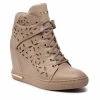 Chaussures Basses Sneakers CARINII - B8070 R77-000-000-B88 Beige
