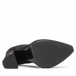 Chaussures Basses CARINII - B8005 063-000-000-E93 Noir 9 Chaussures Basses CARINII - B8005 063-000-000-E93 Noir -Carinii Soldes 04 0000300167458 ks